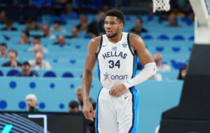 Μήνυμα ενότητας από τον Γιάννη Αντετοκούνμπο με τον Αλπερέν Σενγκούν