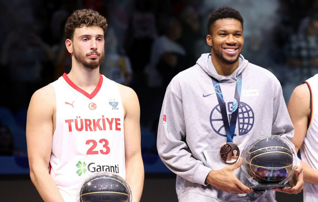 Σενγκούν: «Επικοινωνιακό λάθος» η ανάρτηση με τη θάλασσα