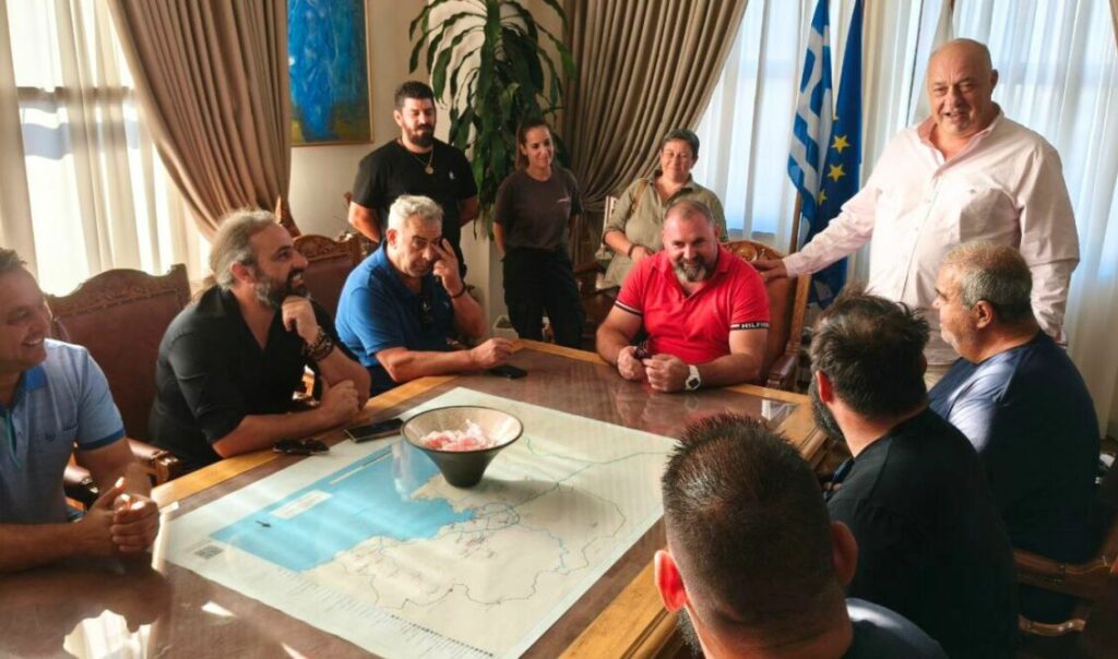 Μπέος: «Να μειωθούν οι μισθοί βουλευτών και αιρετών κατά 300 ευρώ»