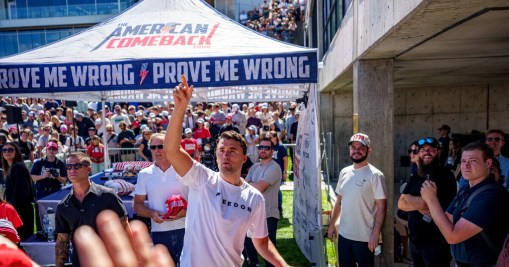 Ο Τσάρλι Κερκ: Ο ακτιβιστής που γοήτευσε τον Τραμπ και η τραγική του μοίρα