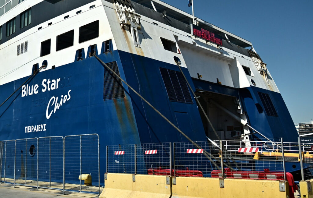 Αναβολή του δρομολογίου του «Blue Star Χίος» λόγω θανάτου ναυτεργάτη