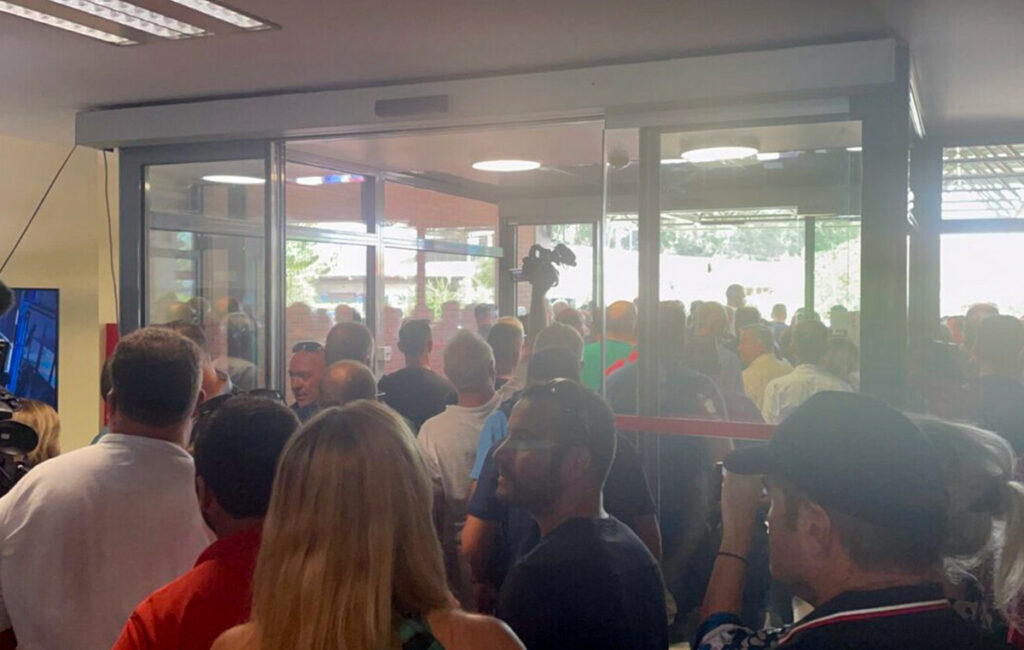 Ενταση στη διαμαρτυρία των κτηνοτρόφων στη Θεσσαλία – Αιτήματα και εξελίξεις