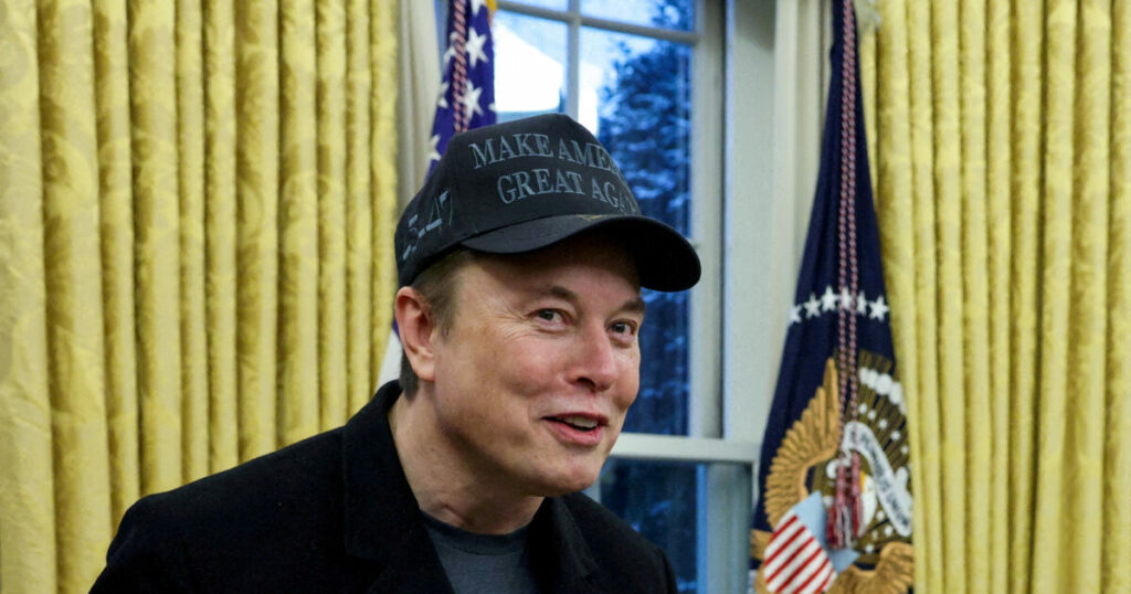 Κριτική Στάρμερ για Μασκ και τις δηλώσεις του στη διαδήλωση της ακροδεξιάς