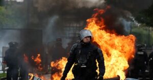 Γαλλία: Διαδηλώσεις για περικοπές - Συλλήψεις και επεισόδια