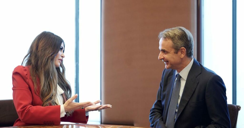 Η Κίμπερλι Γκίλφοϊλ συναντά τον Κυριάκο Μητσοτάκη στη Νέα Υόρκη