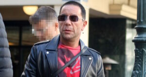 Ο Γιώργος Μαζωνάκης επιστρέφει στο TikTok με μήνυση για τον εγκλεισμό του