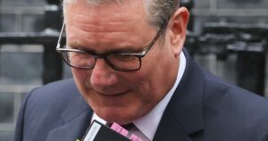 Ανασχηματισμός στην κυβέρνηση Στάρμερ: Νέες θέσεις και αλλαγές