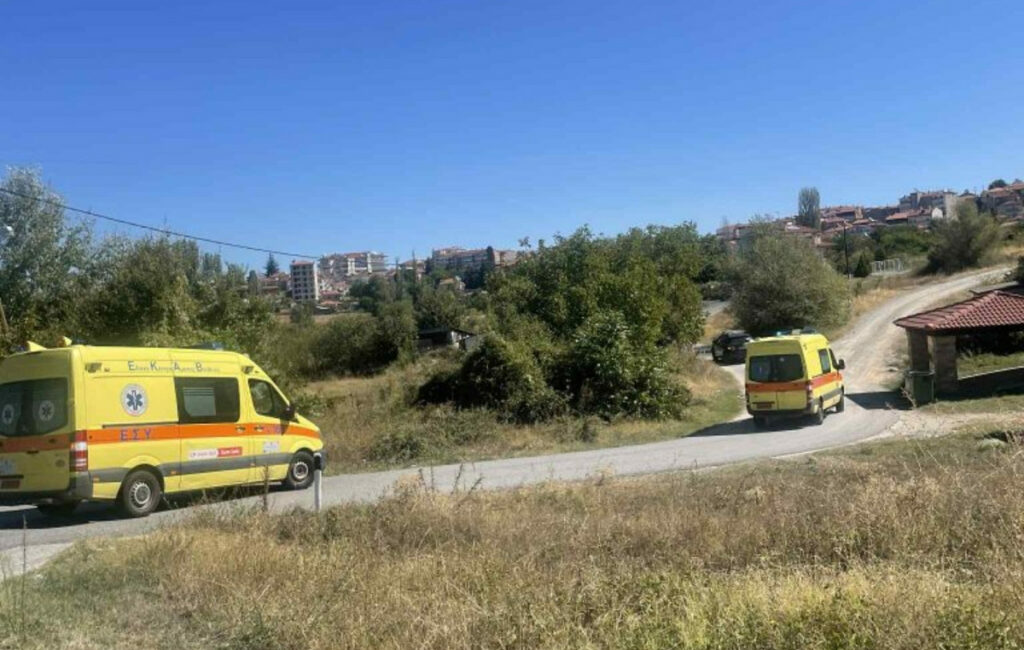 Μεταφορά πολυτραυματία από την έκρηξη στην Κοζάνη στο Ιπποκράτειο Θεσσαλονίκης