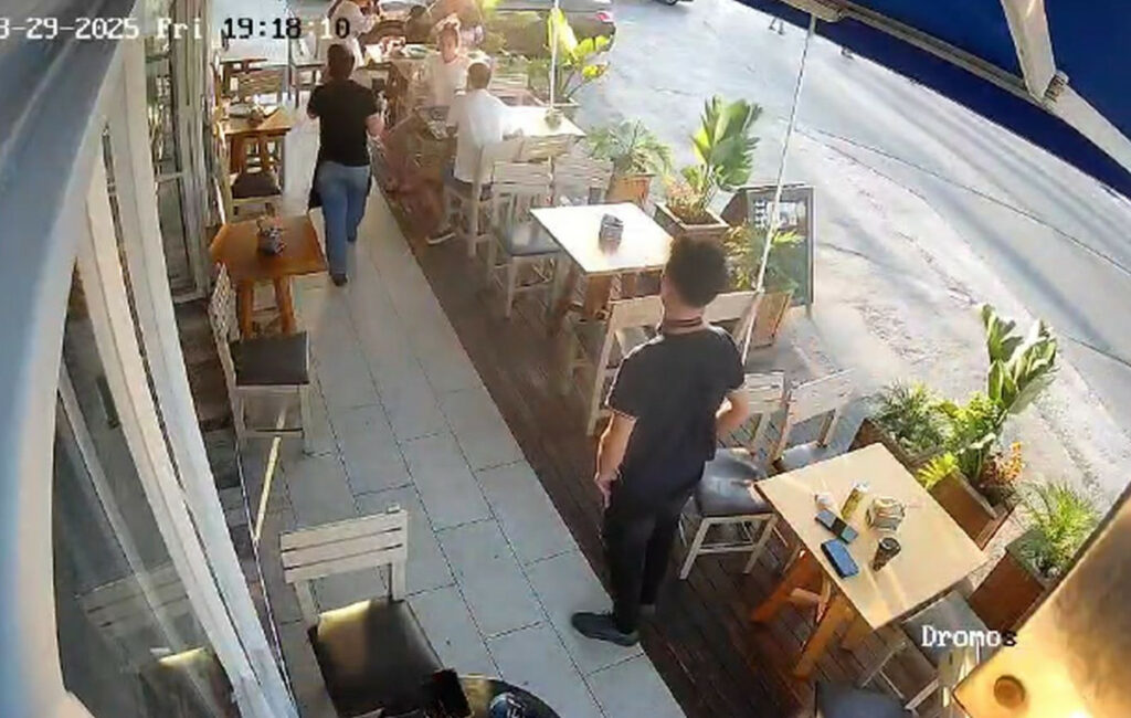 Εργαζόμενοι ψησταριάς σώζουν πελάτισσα από πνιγμό με τη λαβή Χάιμλιχ