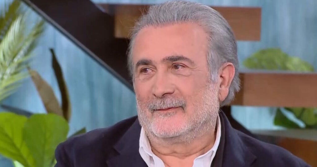 Λάκης Λαζόπουλος: Συγκινητική στιγμή με τη μητέρα του στη σκηνή 1 Λάκης Λαζόπουλος: Συγκινητική στιγμή με τη μητέρα του στη σκηνή