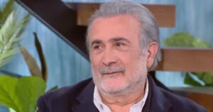 Λάκης Λαζόπουλος: Συγκινητική στιγμή με τη μητέρα του στη σκηνή