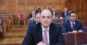 Διαμάχη Λαζαρίδη - Αποστολάκη στην Εξεταστική για τον ΟΠΕΚΕΠΕ
