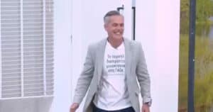 Μάριος Αθανασίου: Στήριξη στην Παλαιστίνη με μπλουζάκι στην εκπομπή της Σίσσυς Χρηστίδου
