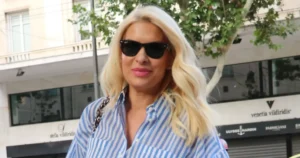 Ελένη Μενεγάκη: Επιστροφή από το Εδιμβούργο με χαμόγελο και δηλώσεις