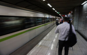 Μόνιμη 24ωρη λειτουργία Μετρό, Τραμ και λεωφορείων στην Αθήνα