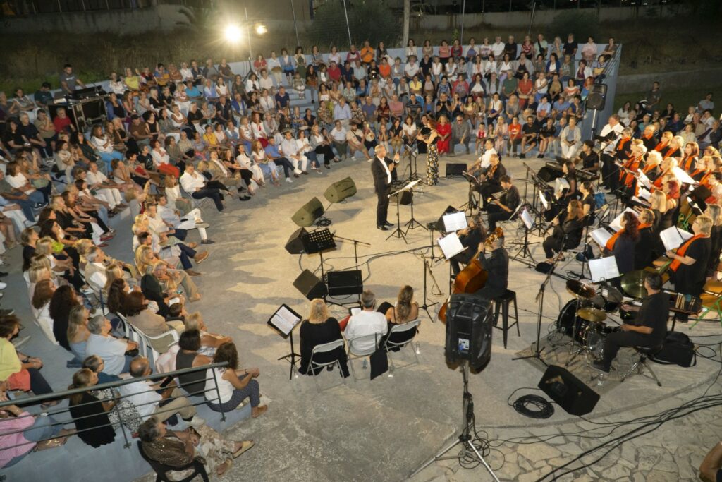 Μουσική και συγκίνηση στη γιορτή αφιέρωμα στον Μίκη Θεοδωράκη