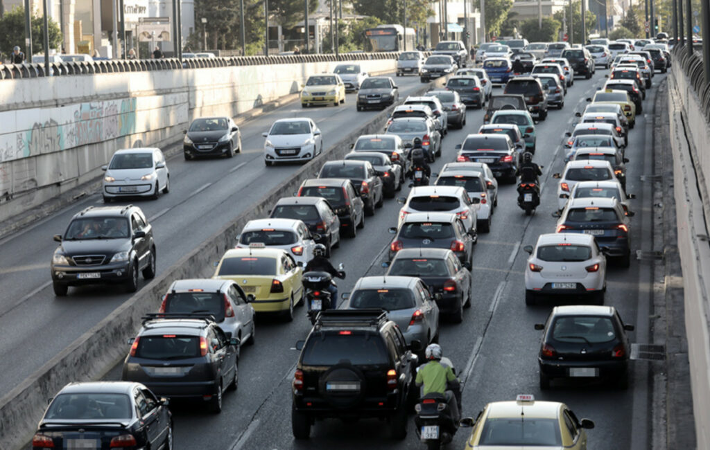 Σύγκρουση πέντε οχημάτων στην Κηφισίας – Μποτιλιάρισμα στο Μαρούσι