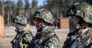Σουηδία: Κάλεσμα για στρατιωτική ετοιμότητα ενάντια στη Ρωσία