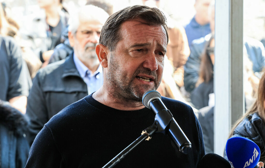 Οργισμένη αντίδραση Πλακιά για τη διαρροή φωτογραφιών θυμάτων των Τεμπών