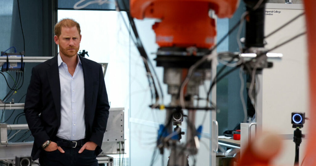 Ο πρίγκιπας Χάρι πραγματοποίησε έκτακτη επίσκεψη στο Κίεβο για να στηρίξει τους τραυματίες του πολέμου