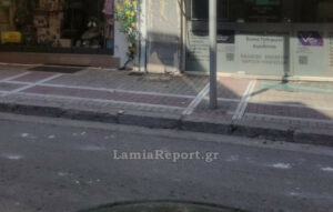 Σοβαρό περιστατικό στη Λαμία: Κατέρρευσαν σοβάδες και μπετόν κοντά σε πολυσύχναστο δρόμο