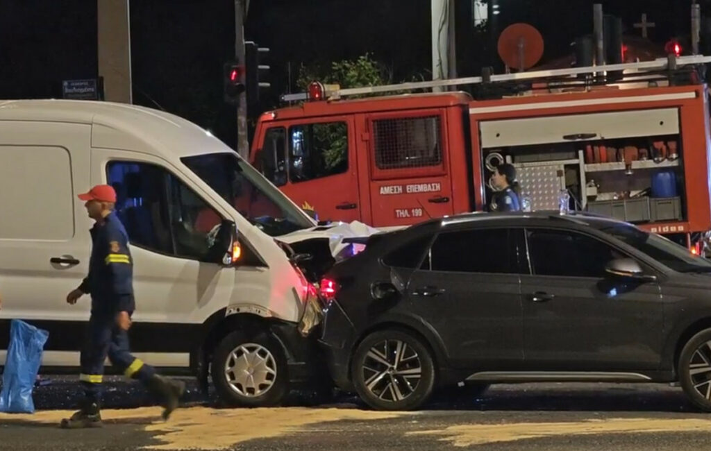 Τροχαίο ατύχημα στη λεωφόρο Βουλιαγμένης με έναν τραυματία