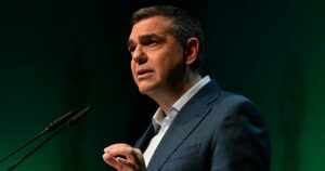Τσίπρας: Η απαγόρευση εκταφής των θυμάτων Τεμπών θάβει την αλήθεια