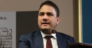 ΠΑΣΟΚ - Τσουκαλάς: «Η κυβέρνηση Μητσοτάκη απέτυχε στο δημογραφικό και τη στέγαση»