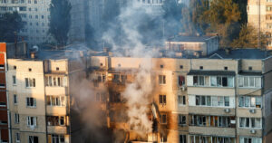 Κίεβο: Τρεις άνθρωποι νεκροί, μεταξύ τους ένα παιδί, από ρωσική επίθεση