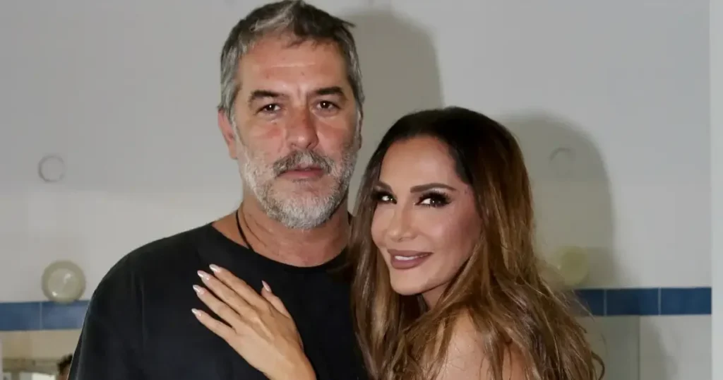 Δέσποινα Βανδή και Βασίλης Μπισμπίκης: Διακοπές στην Κρήτη με παιχνίδια στη θάλασσα