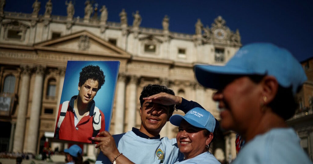 Χιλιάδες πιστοί συγκεντρώνονται στο Βατικανό για την αγιοποίηση του 15χρονου Κάρλο Ακούτις