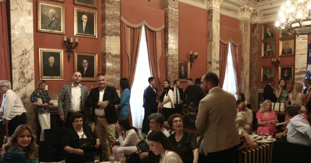 Ανατιμήσεις στο κυλικείο της Βουλής: Απλησίαστες τιμές για καφέ και νερό