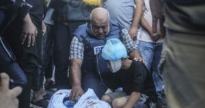 Γάζα: Η κραυγή ενός δημοσιογράφου για την απώλεια της οικογένειάς του