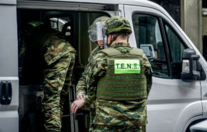 Χειροβομβίδα εντοπίστηκε στο κέντρο της Αθήνας – Αποκαταστάθηκε η κυκλοφορία