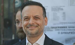 Χάρης Δούκας: «Αναζητείται ο σεβασμός στο Μνημείο του Άγνωστου Στρατιώτη»