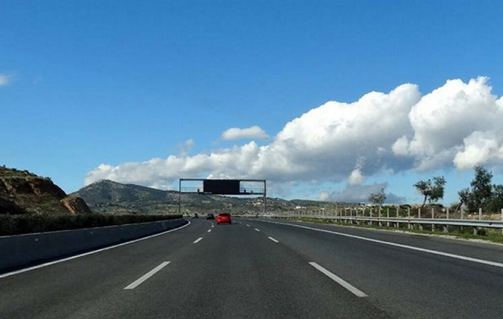 Οριοθέτηση πυρκαγιάς στην Εθνική Οδό Σερρών-Θεσσαλονίκης – Καθυστερήσεις στην κυκλοφορία