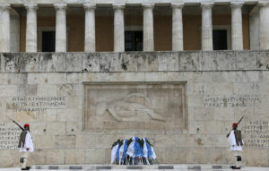 Το Μνημείο του Άγνωστου Στρατιώτη: Συμβολισμός και Ιστορία