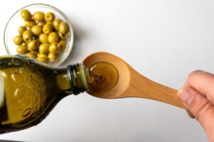 Η κατανάλωση ελαιολάδου σχετίζεται με μειωμένο κοιλιακό λίπος και υγιέστερο βάρος