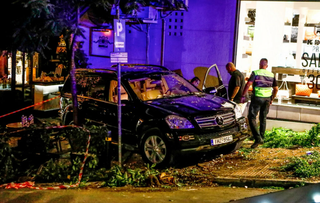 Αγωγή από τον φωτογράφο Χάρη Φαρσαράκη για το ατύχημα στο Κολωνάκι: Ζητά αποζημίωση ενός εκατομμυρίου ευρώ