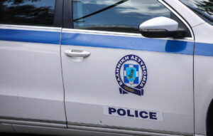 Συλλήψεις και πυροβολισμοί σε επιχείρηση της ΕΛ.ΑΣ. σε οικισμό Ρομά στις Σέρρες