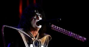 Απεβίωσε ο Έις Φρέιλι, κιθαρίστας των Kiss, σε ηλικία 74 ετών