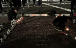 Συγκεντρώσεις μνήμης για τα θύματα των Τεμπών μπροστά από τη Βουλή