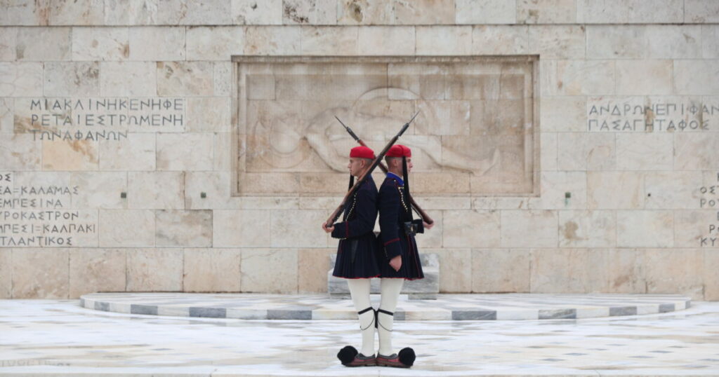 Αντιπαράθεση στη Βουλή για την τροπολογία του μνημείου του Αγνώστου Στρατιώτη