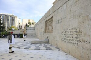 Εργαζόμενοι του δήμου Αθηναίων: Κατά της ιδιωτικοποίησης της καθαριότητας στο Μνημείο του Αγνώστου Στρατιώτη
