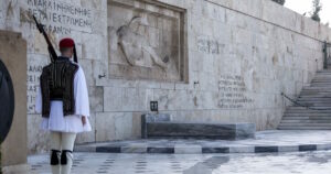 ΠΑΣΟΚ: Τα μνημεία ενώνουν, όχι διχάζουν όπως η κυβέρνηση