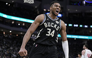 Συγκλονιστικός Αντετοκούνμπο οδηγεί τους Μπακς σε νίκη