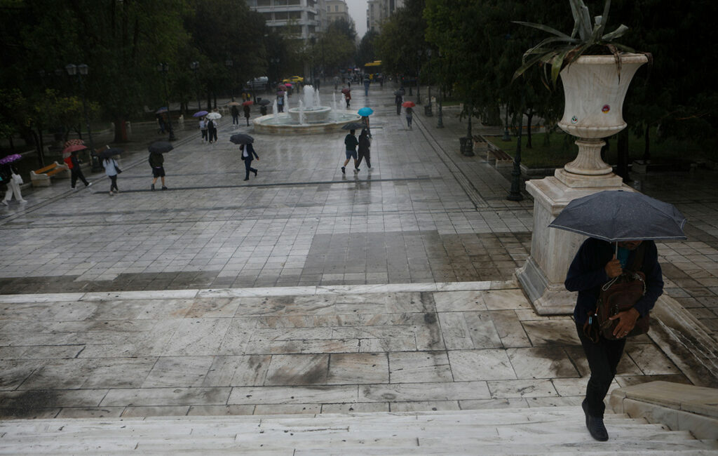 Έντονη κακοκαιρία σε πολλές περιοχές της χώρας – Βροχές και πιθανές καταιγίδες στην Αττική