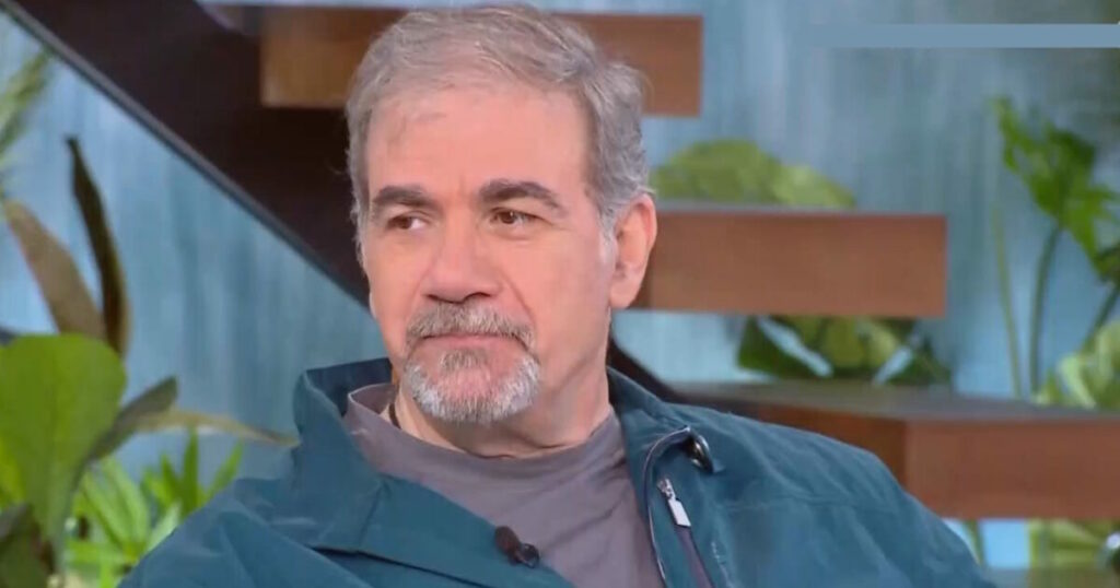 Δημήτρης Σταρόβας: «Έχω προσαρμόσει το πρόβλημα ομιλίας στον ρόλο μου»