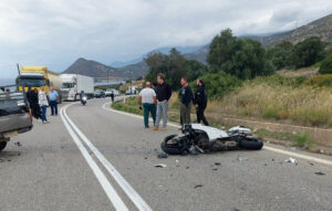 Θανατηφόρο τροχαίο με αγροτικό και δύο μηχανές στο Ευπάλιο Φωκίδας – Ένας 21χρονος νεκρός, σοβαρά τραυματίας ο 37χρονος