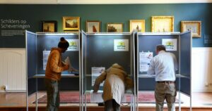 Φιλοευρωπαϊκό κεντρώο κόμμα D66 προηγείται στις εκλογές στην Ολλανδία